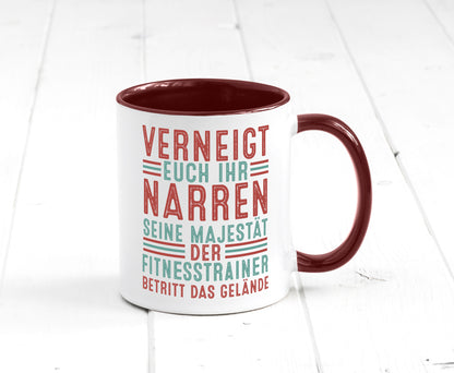 Verneigt euch: Fitnesstrainer | Personal Trainer v2 lustig Humor Geschenkidee Tasse