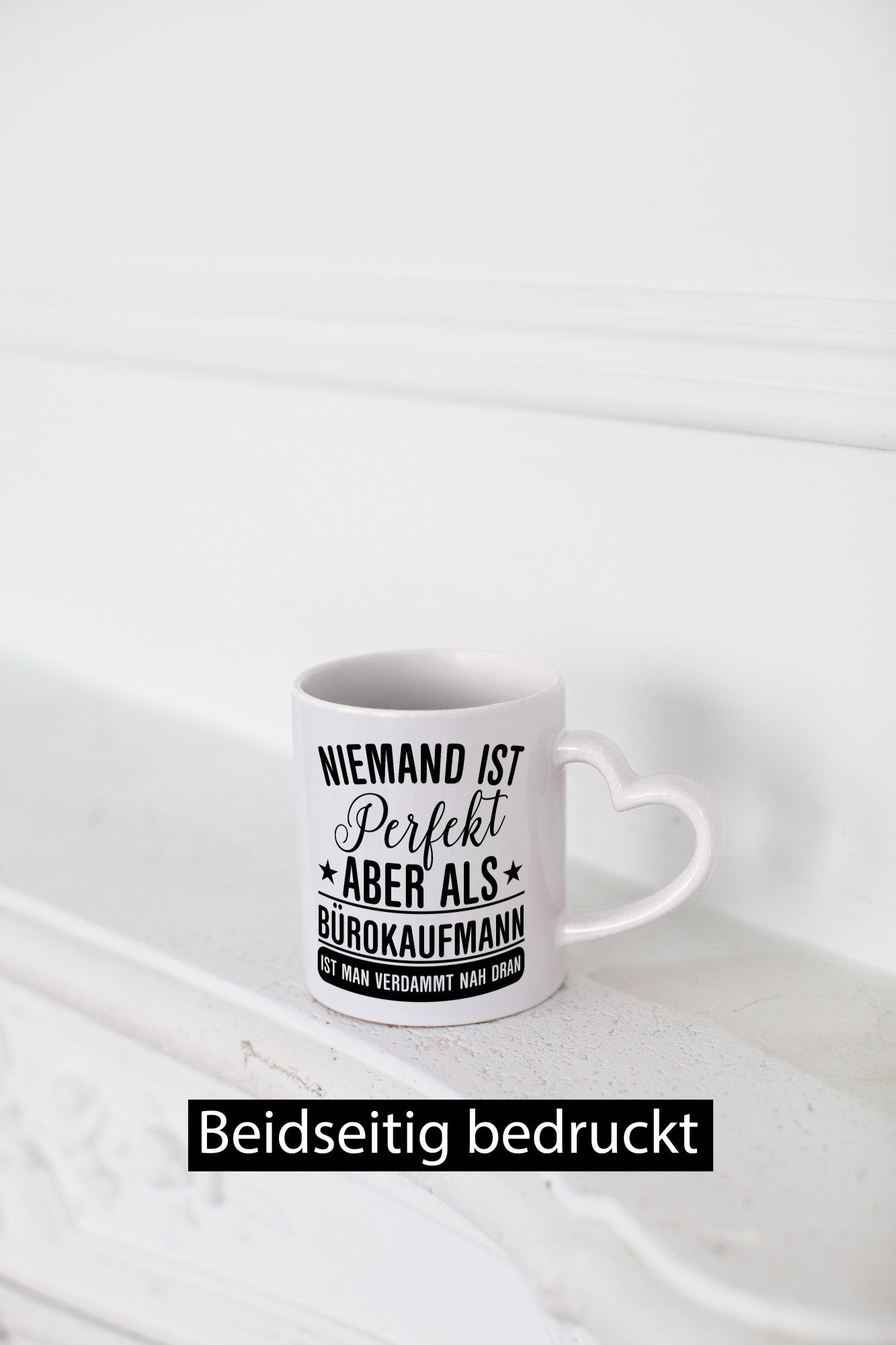 Verdammt nah dran: Bürokaufmann | Kaufmann lustiger Spruch Geschenk Arbeit
