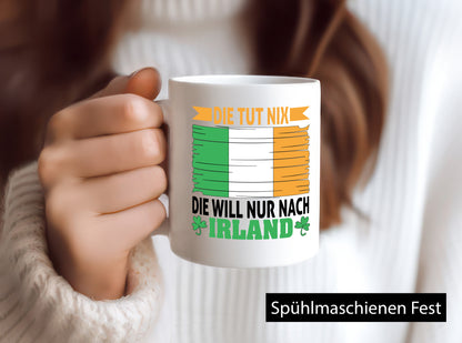 Sie tut nichts, sie will nur nach Irland | Geschenkidee Urlaub Humor Tasse