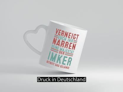 Verneigt euch: Imker | Imkerei Geschenk Humor Geschenkidee lustiger Spruch Tasse
