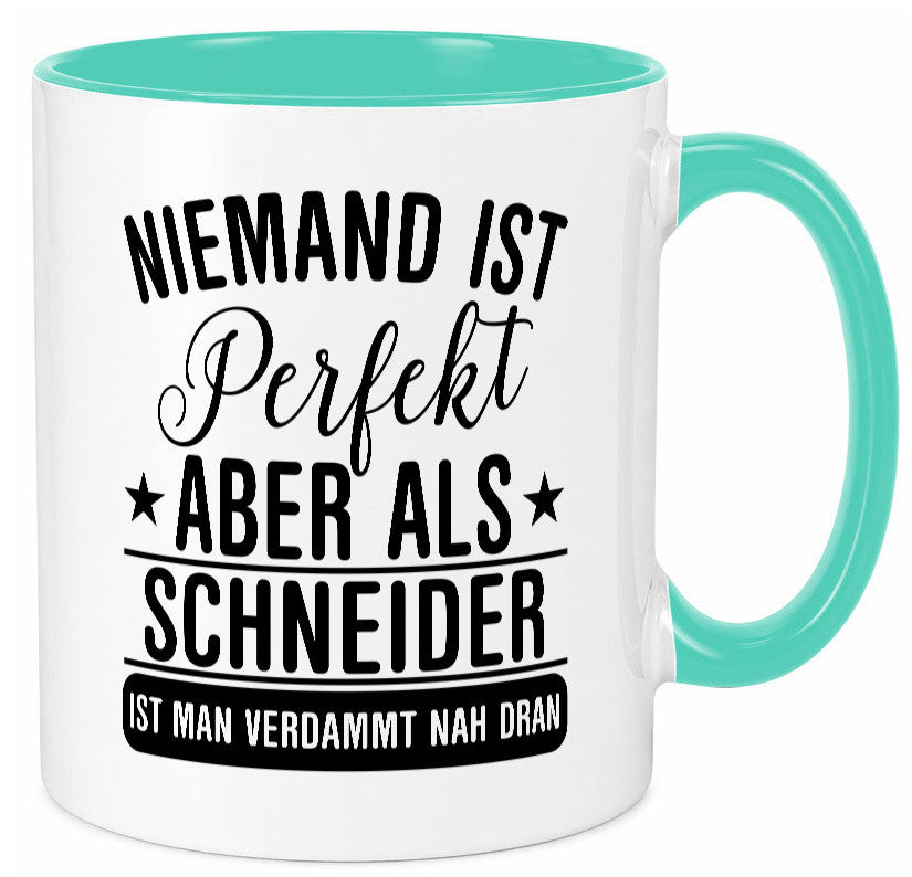 Verdammt nah dran: Schneider | Beruf Schneiderei Geschenkidee Arbeit Kollegen