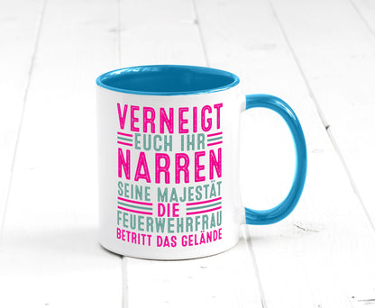 Verneigt euch: Feuerwehrfrau | Feuerwehr v2 Geschenkidee Humor Tasse