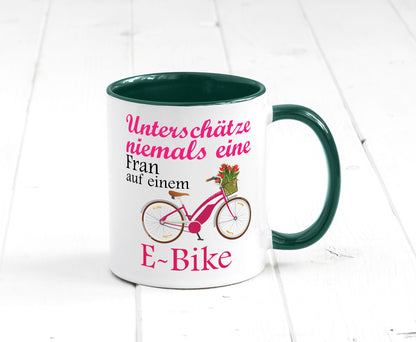 Unterschätze niemals eine Frau | E-Bike Sport Rad fahren lustig Humor