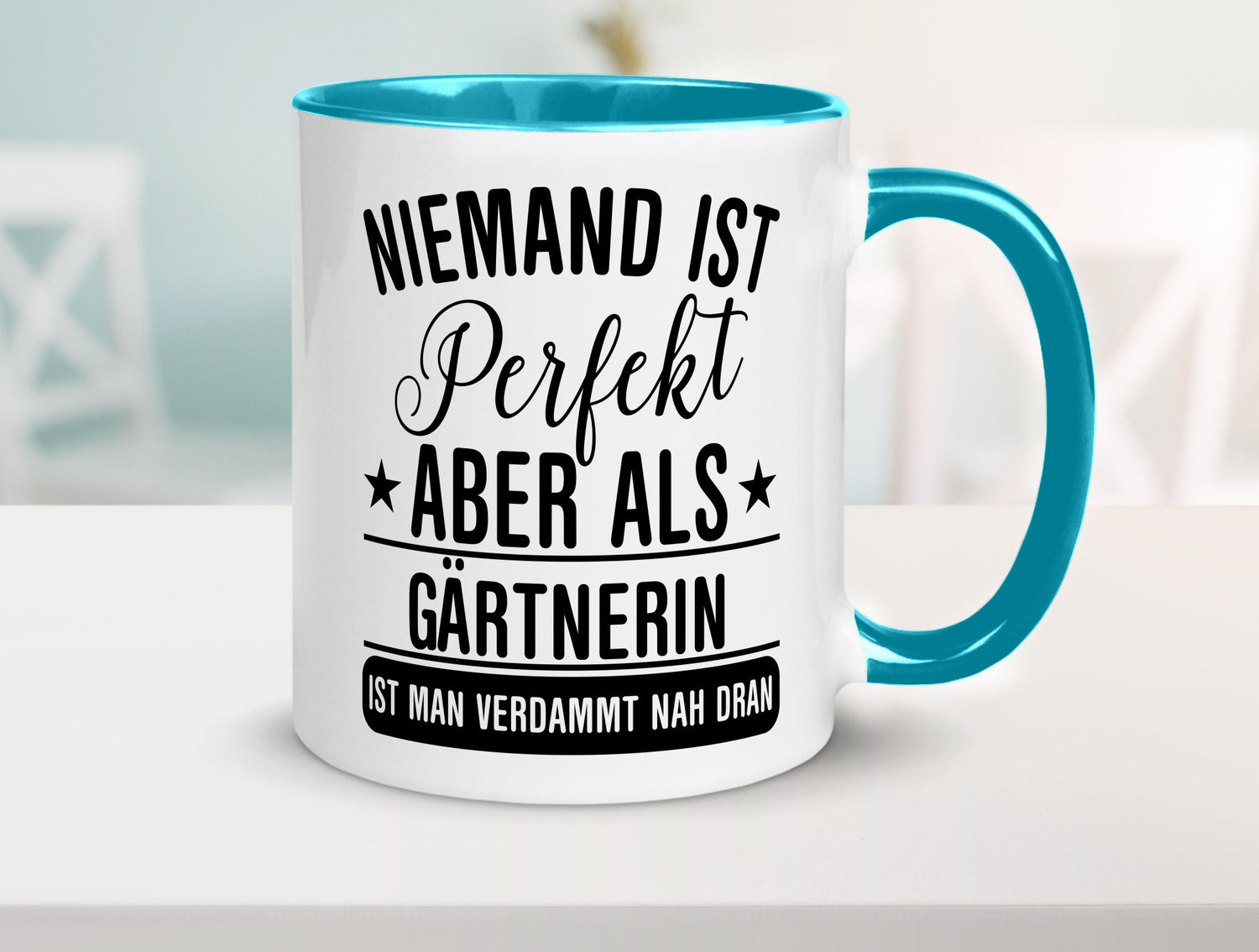 Verdammt nah dran: Gärtnerin | Gartenbau lustig Humor Geschenkidee Geschenk