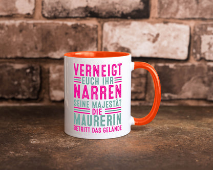 Verneigt euch: Maurerin Humor Geschenkidee Tasse