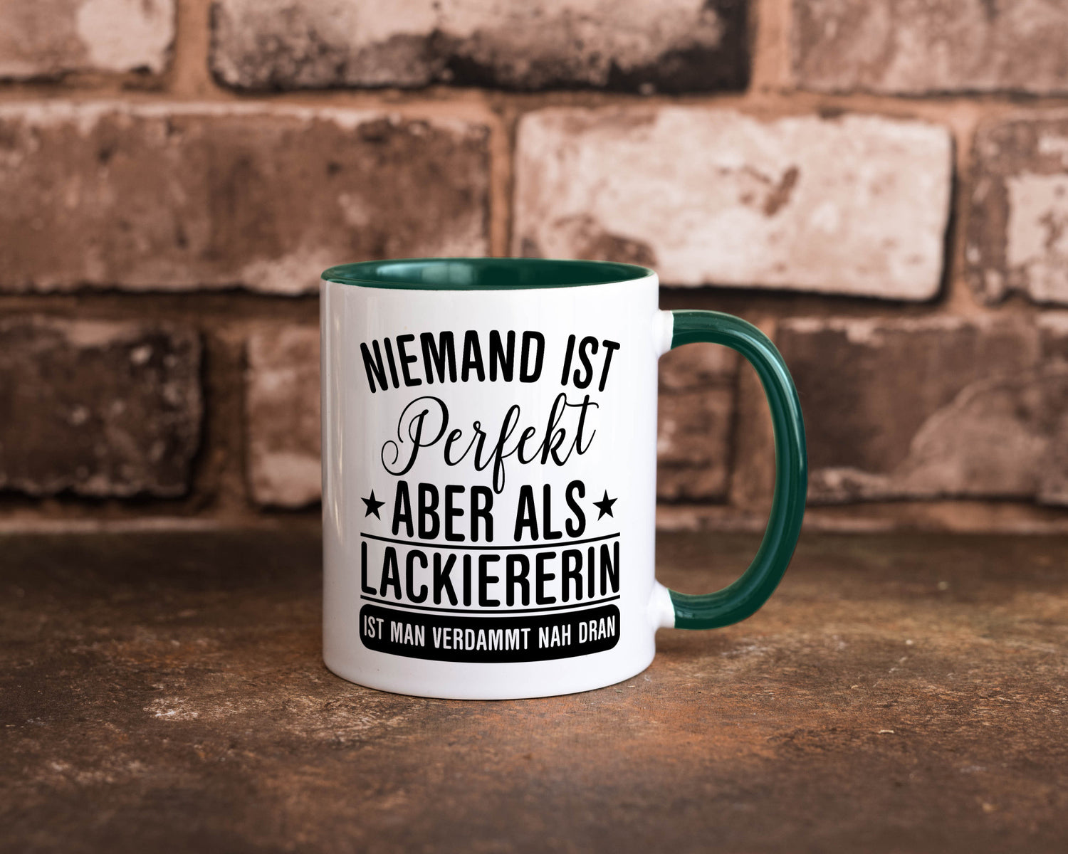 Verdammt nah dran: Lackiererin | lackieren lustiger Spruch Geschenk Humor