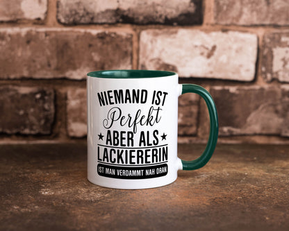 Verdammt nah dran: Lackiererin | lackieren lustiger Spruch Geschenk Humor