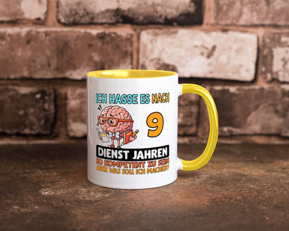 9 Dienstjahre | Arbeit Kompetent Humor Kollegen Büro Geschenkidee Tasse