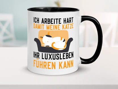 Ich arbeite hart | Luxusleben Humor Katzenliebhaber Geschenkidee Arbeit Tasse