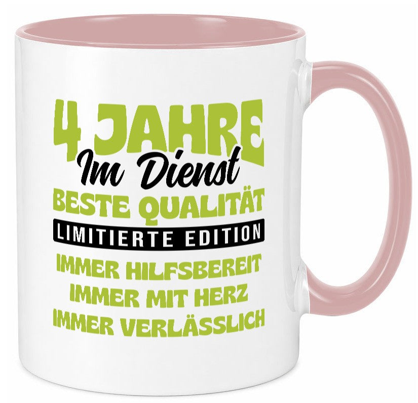 4 Jahre im Dienst | Jubiläum Arbeit v4 Geschenkidee Kollegen Büro Humor Tasse