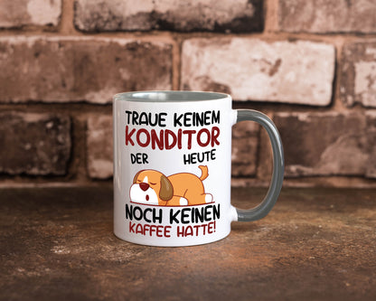 Traue keinem Konditor | Konditorei Humor Geschenkidee Tasse