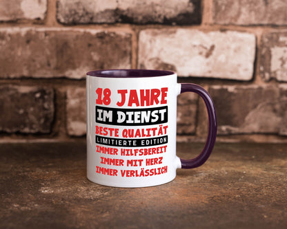18 Jahre im Dienst | Jubiläum Arbeit v9 Geschenkidee Kollegen Büro Humor Tasse