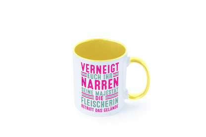 Verneigt euch: Fleischerin | Schlachterei v2 Geschenkidee Humor Tasse