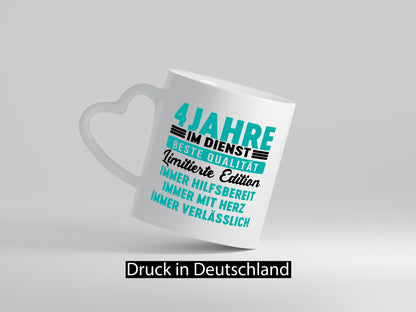 4 Jahre im Dienst | Jubiläum Arbeit v5 Geschenkidee Kollegen Büro Humor Tasse
