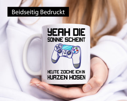 Zocken in kurzen Hosen | Gamer Tasse Statement Humor Geschenkidee