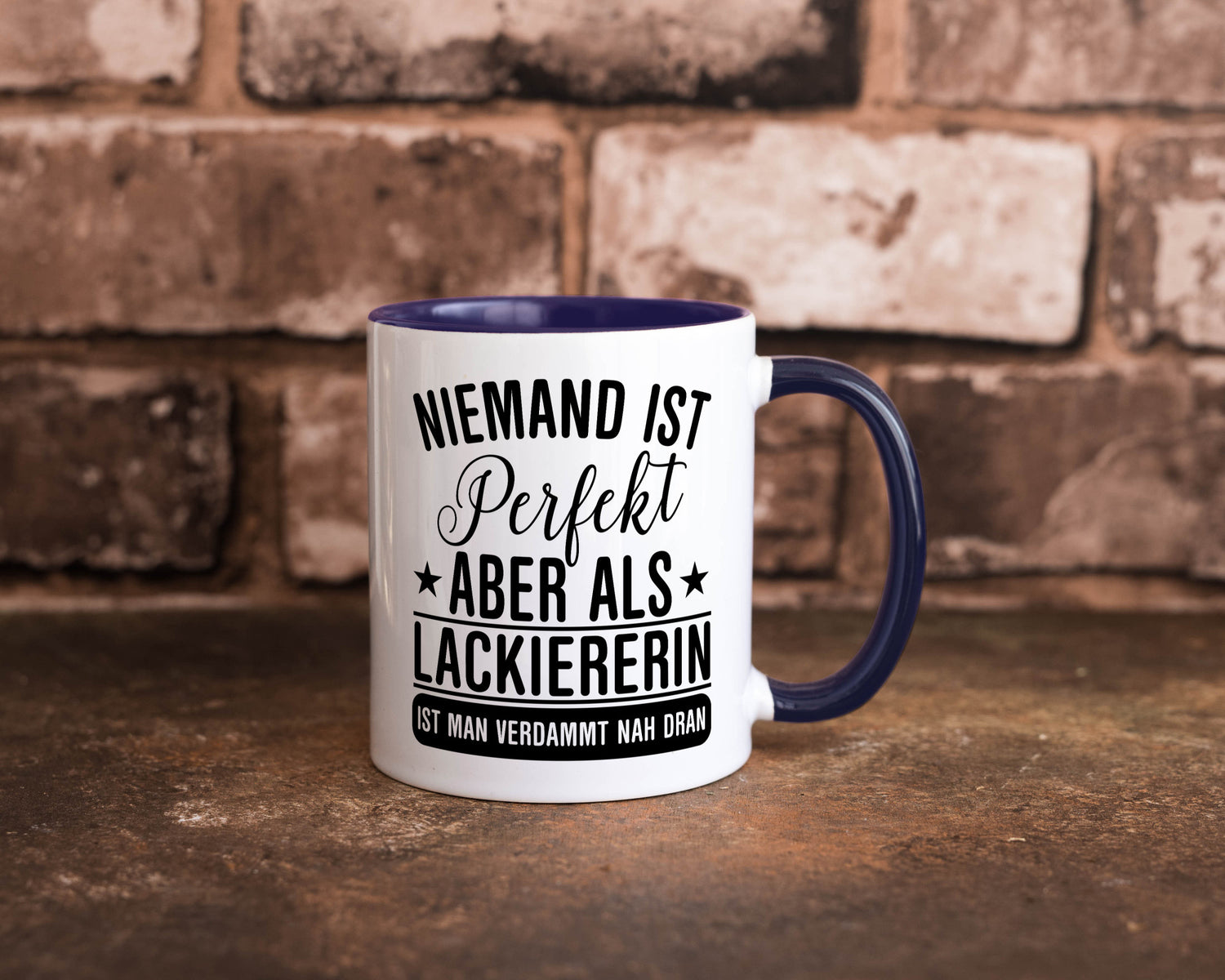 Verdammt nah dran: Lackiererin | lackieren lustiger Spruch Geschenk Humor