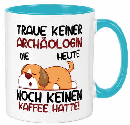 Traue keiner Archäologin| Archäologie | Forscherin lustiger Spruch Geschenk Tasse