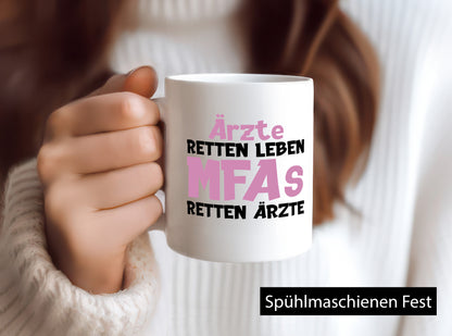 MFA retten Ärzte | Medizinische Fachangestellte Arzthelfer Geschenk Humor