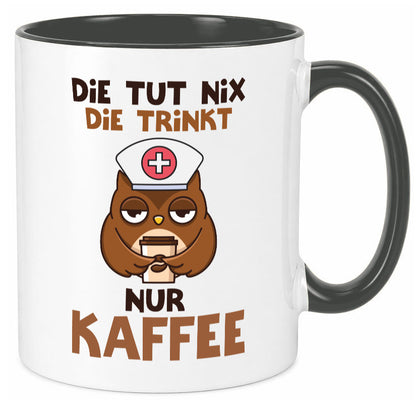 Die tut nix! | Spruch Kaffee Krankenschwester lustiger Geschenk Humor Tasse