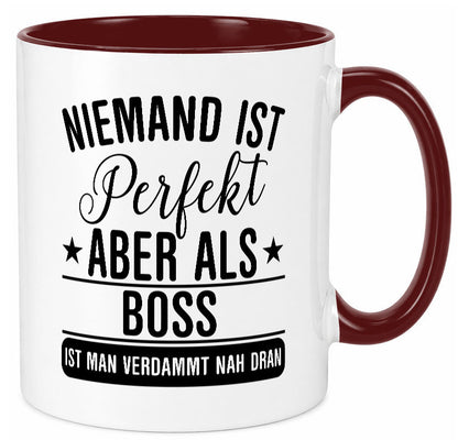 Verdammt nah dran: Boss | Führungskraft Vorgesetzter Humor Geschenkidee Tasse