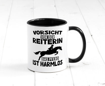 Vorsicht vor der Reiterin das Pferd ist Harmlos lustig Humor Geschenkidee Tasse