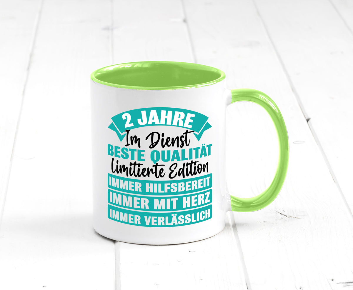 2 Jahre im Dienst | Jubiläum Arbeit v2 Geschenk Kollegen Büro lustiger Spruch Tasse