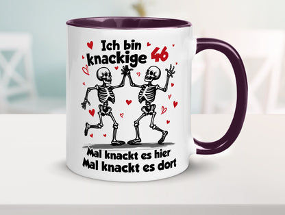 46. Geburtstag | Knackige 46| Ich bin alt v2 Geschenk Geschenkidee lustiger Tasse
