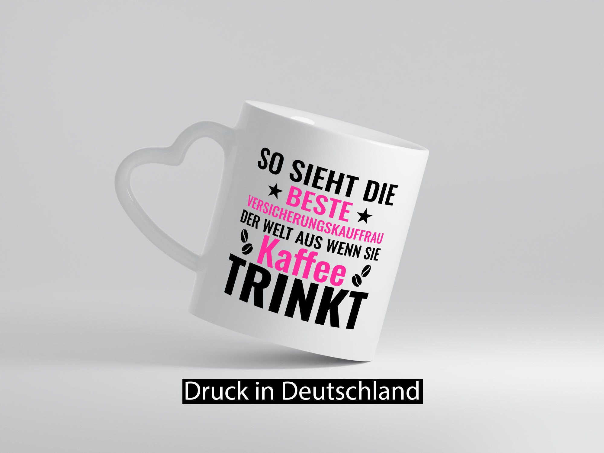 Kaffee trinkt: Versicherungskauffrau | Kauffrau Geschenk Humor Geschenkidee