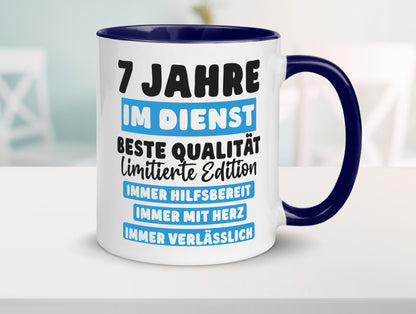7 Jahre im Dienst | Jubiläum Arbeit v6 lustig Kollegen Büro Geschenk Tasse