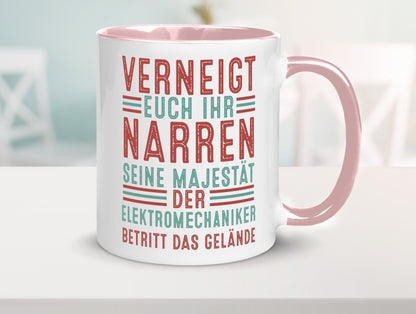 Verneigt euch: Elektromechaniker | Mechaniker v2 Geschenkidee Humor Tasse