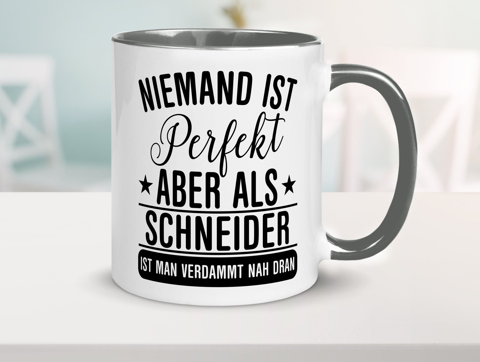 Verdammt nah dran: Schneider | Beruf Schneiderei Geschenkidee Arbeit Kollegen