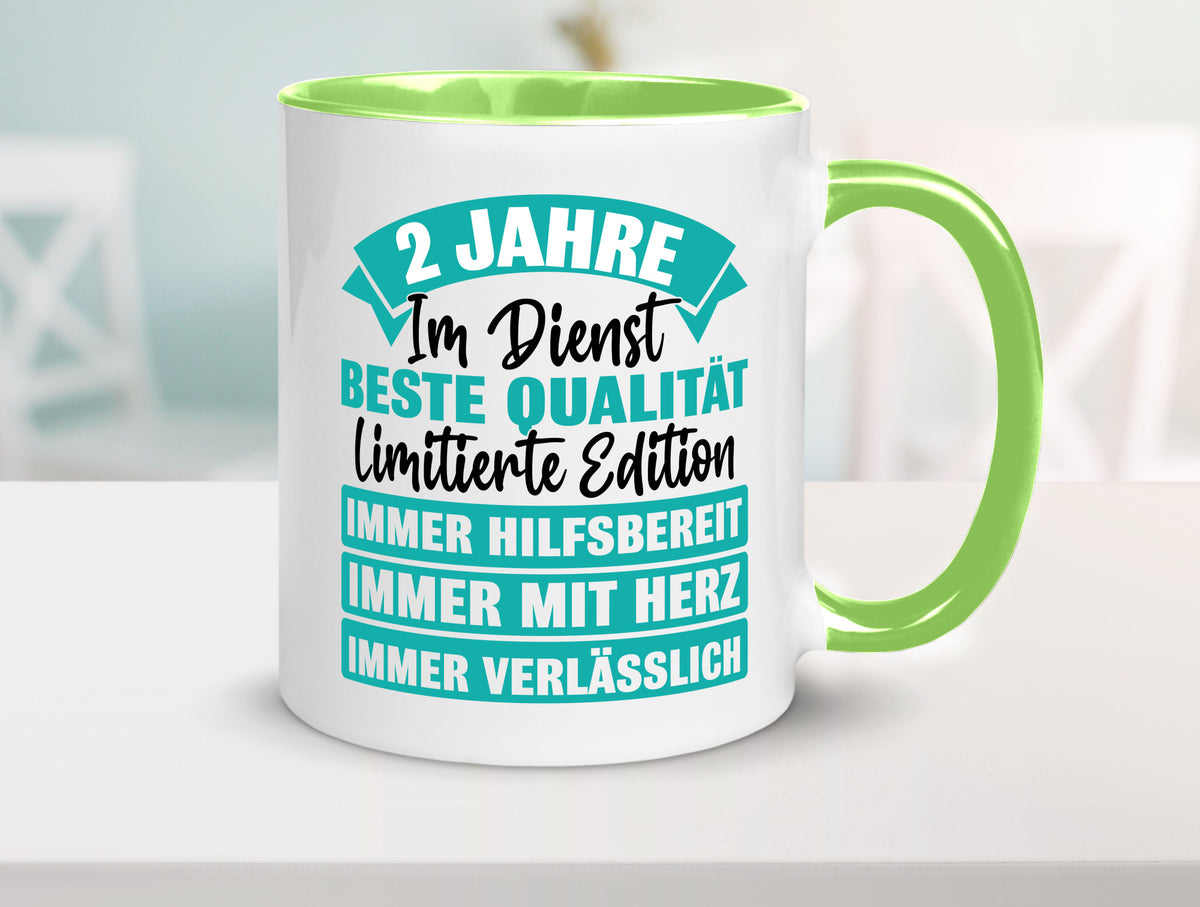 2 Jahre im Dienst | Jubiläum Arbeit v2 Geschenk Kollegen Büro lustiger Spruch Tasse