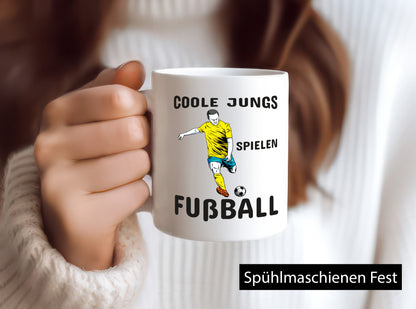 Coole Jungs spielen Fußball | Fußballer Tasse Junge lustiger Spruch Geschenk