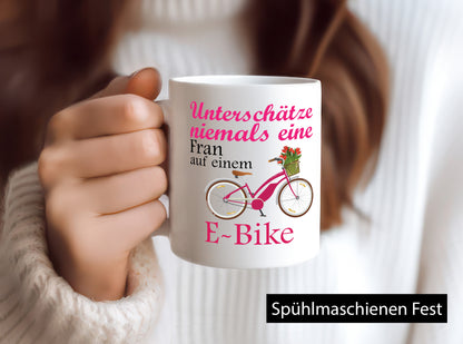 Unterschätze niemals eine Frau | E-Bike Sport Rad fahren lustig Humor
