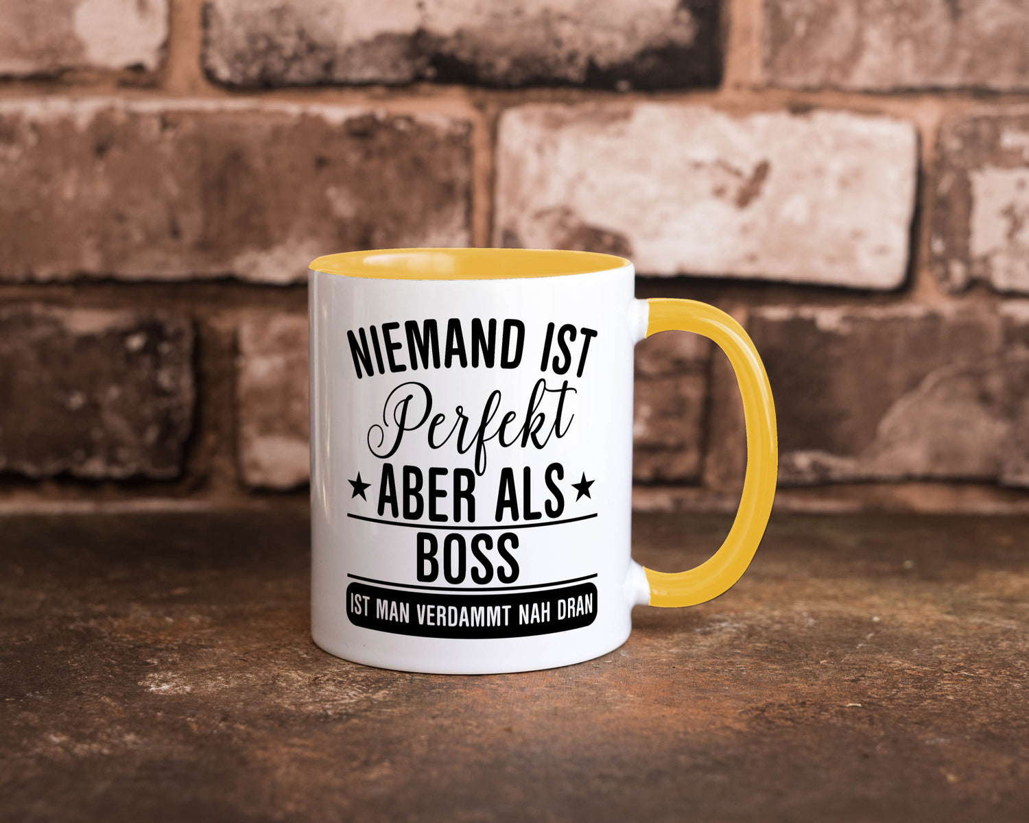 Verdammt nah dran: Boss | Führungskraft Vorgesetzter Humor Geschenkidee Tasse