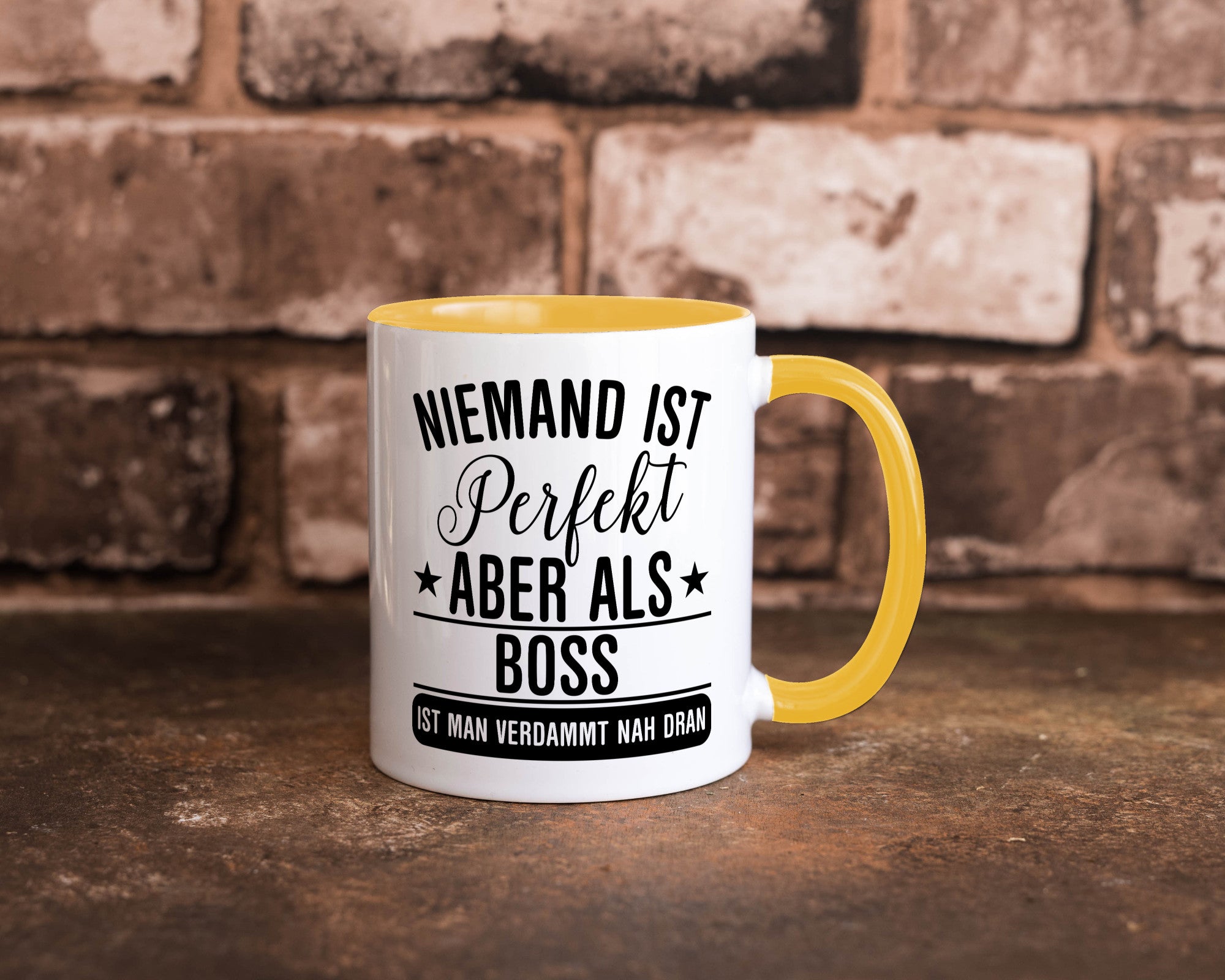 Verdammt nah dran: Boss | Führungskraft Vorgesetzter Humor Geschenkidee Tasse