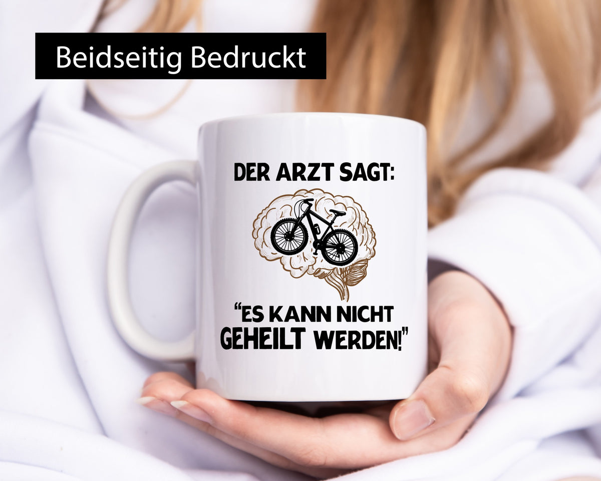 Es kann nicht geheilt werden | Arzt Radfahrer Fahrad Geschenkidee Humor Tasse