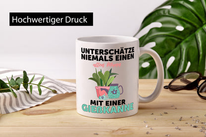 Niemals Mann mit Gießkanne unterschätzen | Blumen lustiger Spruch Geschenk