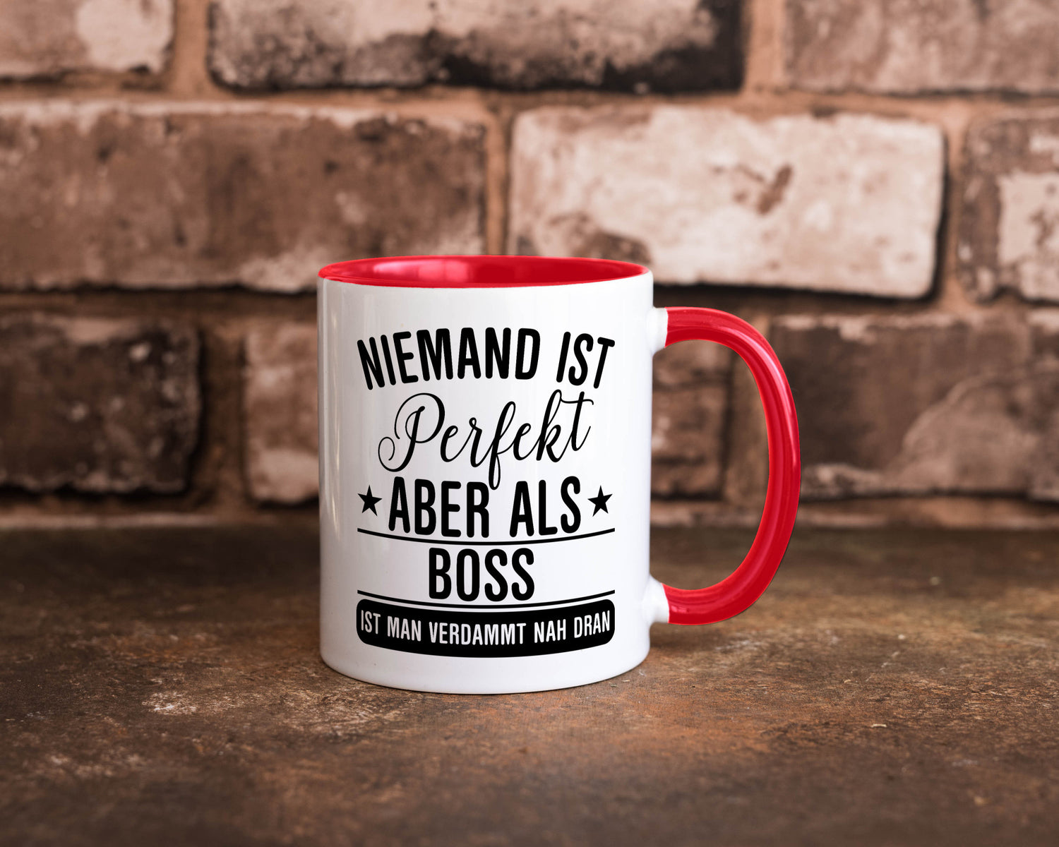 Verdammt nah dran: Boss | Führungskraft Vorgesetzter Humor Geschenkidee Tasse