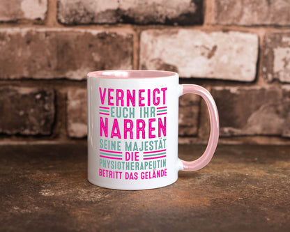 Verneigt euch: Physiotherapeutin Humor Geschenkidee Tasse