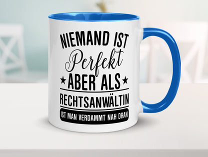 Verdammt nah dran: Rechtsanwältin | Jurstin Anwältin lustiger Spruch Geschenk