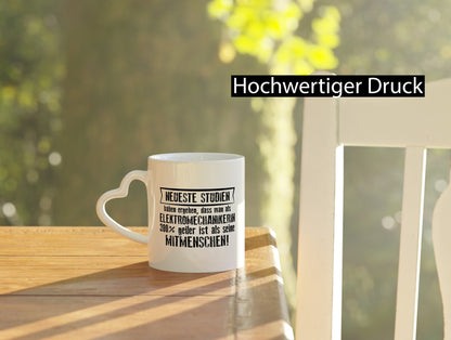 Neuste Studien: Elektromechanikerin | Mechanikerin Humor Geschenkidee Tasse