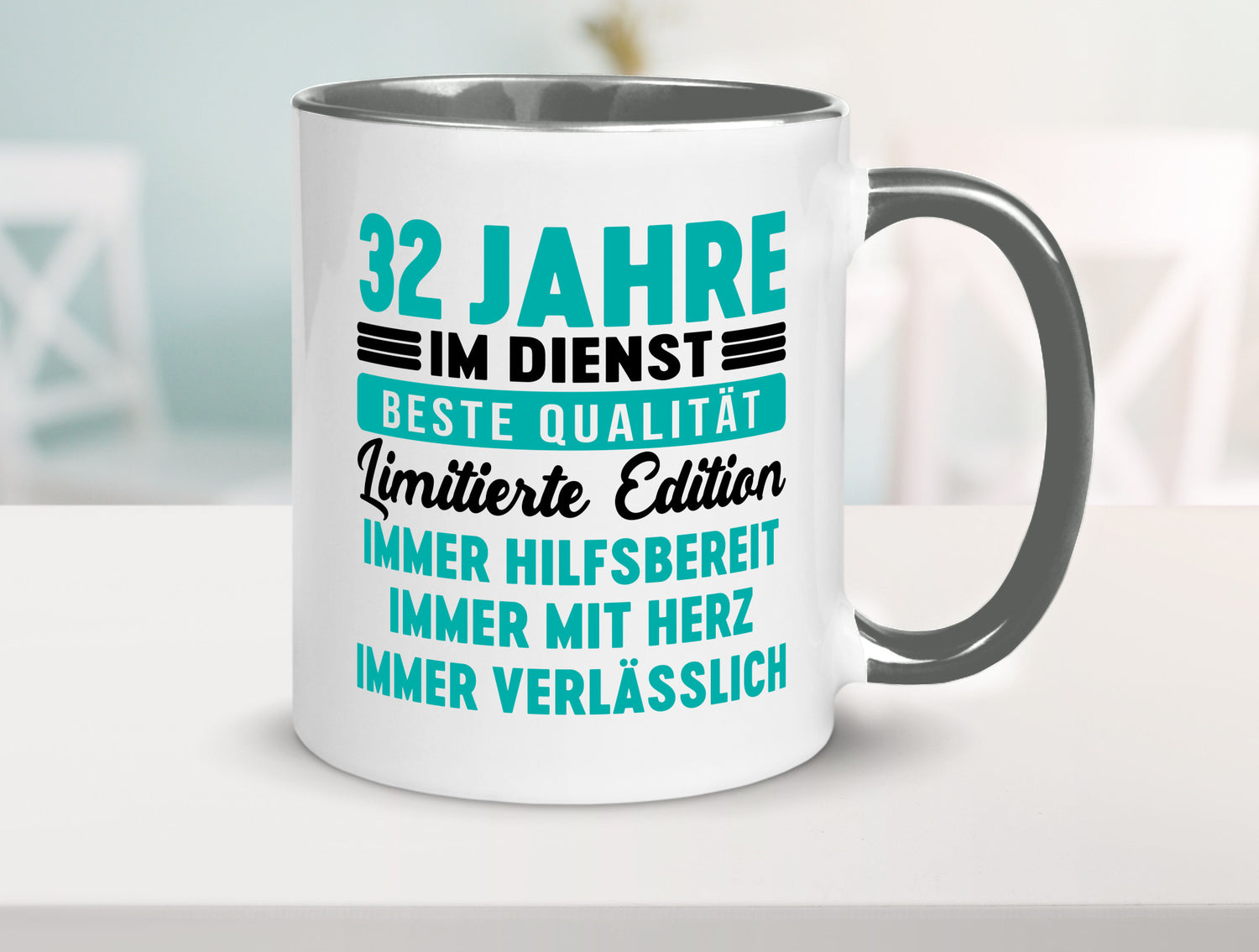 32 Jahre im Dienst | Jubiläum Arbeit v5 Geschenkidee Kollegen Büro Humor Tasse