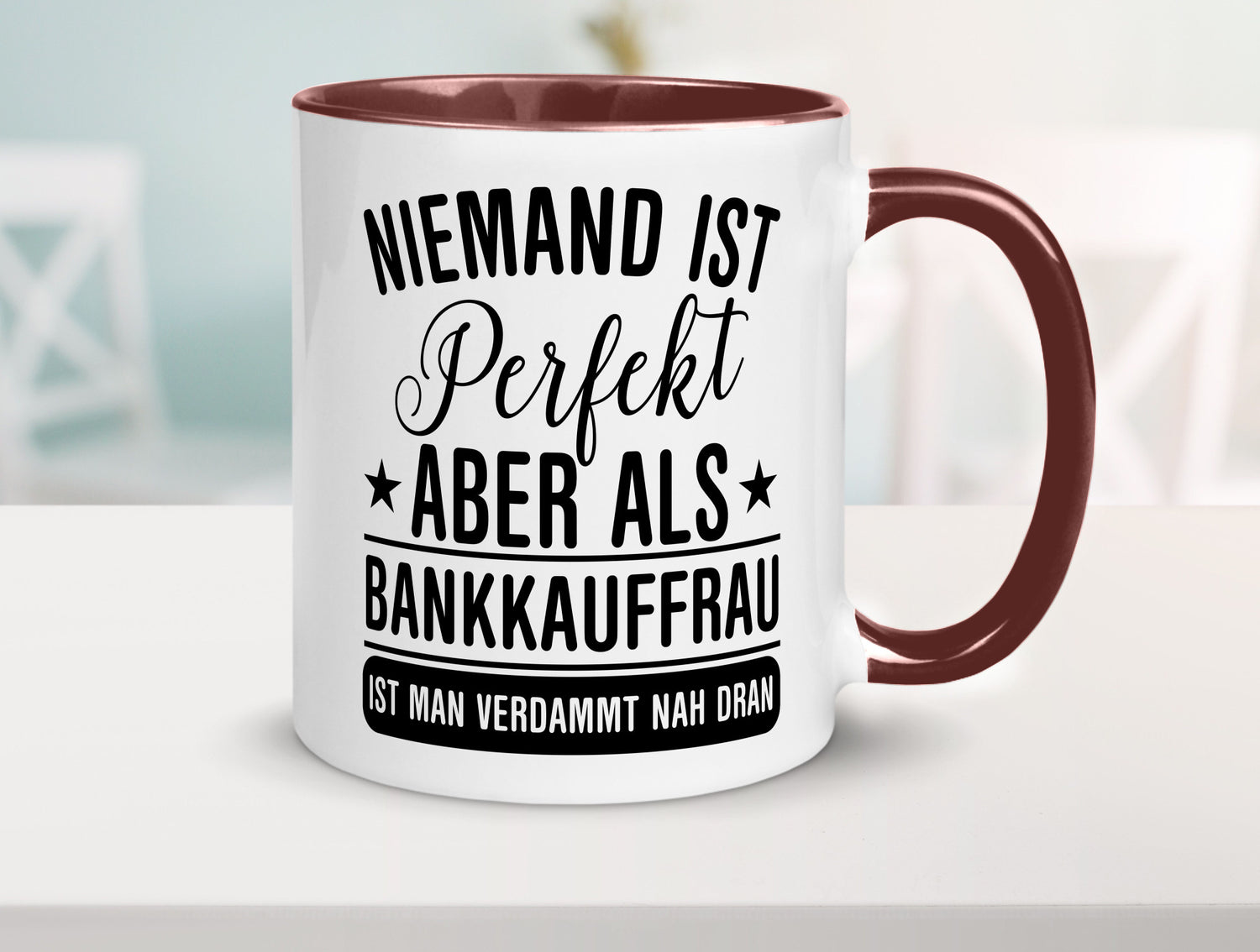 Verdammt nah dran: Bankkauffrau | Kauffrau Bank Kaufleute Geschenkidee Humor