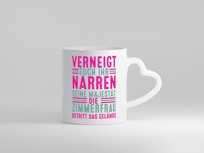 Verneigt euch: Zimmerfrau| Holzbau | Handwerkerin Geschenkidee Humor Tasse