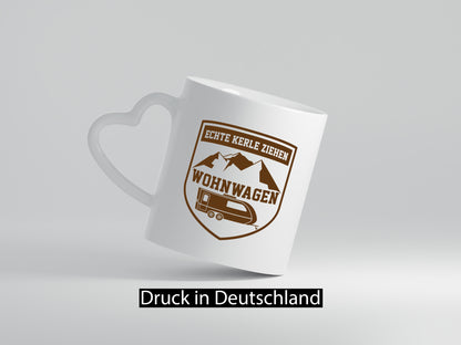 Echte Kerle | Wappen Wohnwagen Humor Geschenkidee Tasse