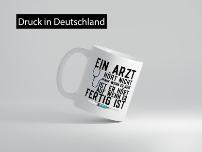 Ein Arzt hört nicht auf | Klinik Statement Stethoskop Geschenkidee Humor Tasse