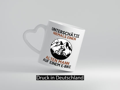 Alter man auf einem E-Bike | Radfahren Elektro Bike lustig Humor Geschenkidee