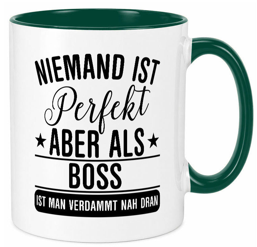 Verdammt nah dran: Boss | Führungskraft Vorgesetzter Humor Geschenkidee Tasse