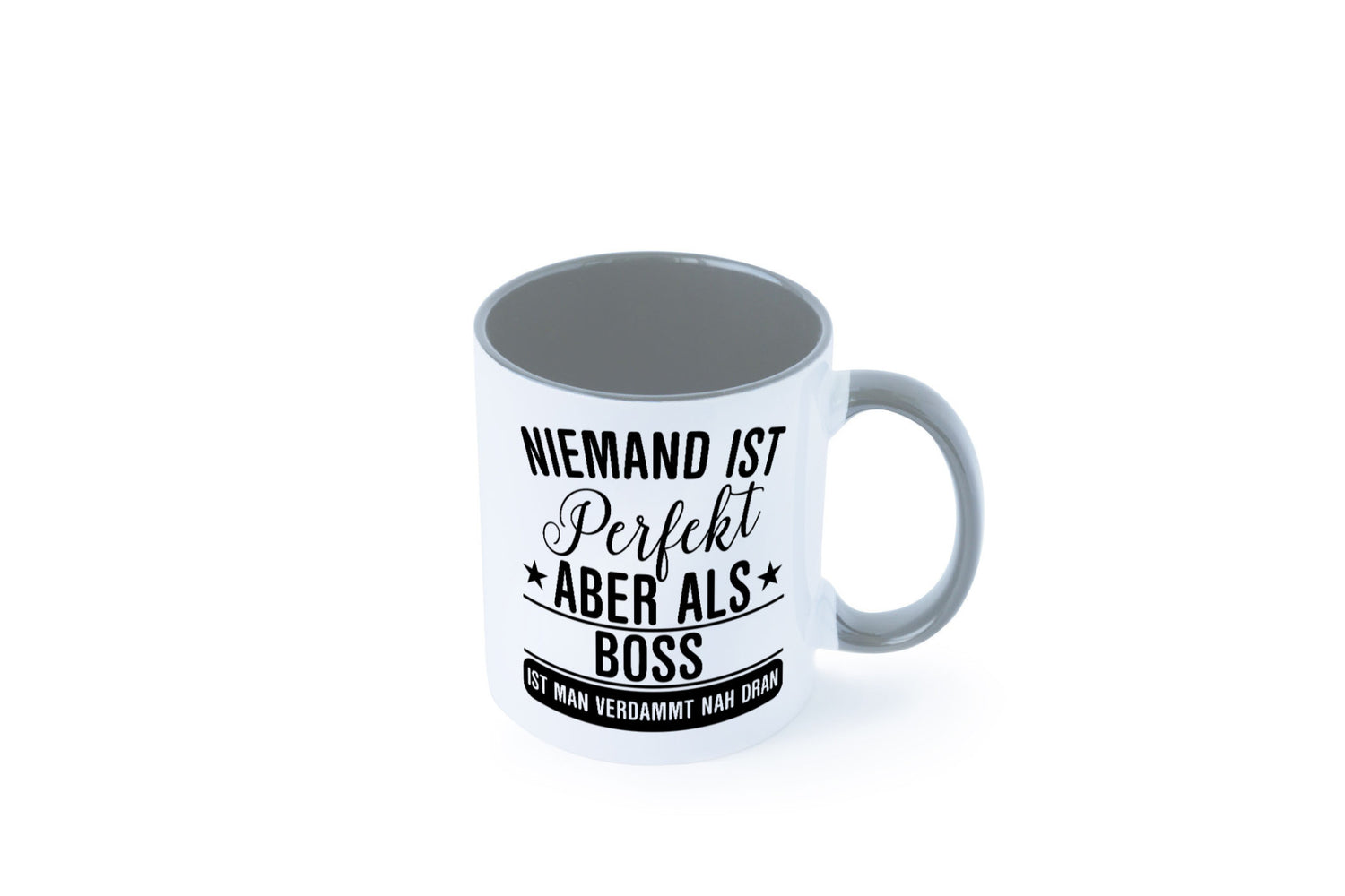 Verdammt nah dran: Boss | Führungskraft Vorgesetzter Humor Geschenkidee Tasse